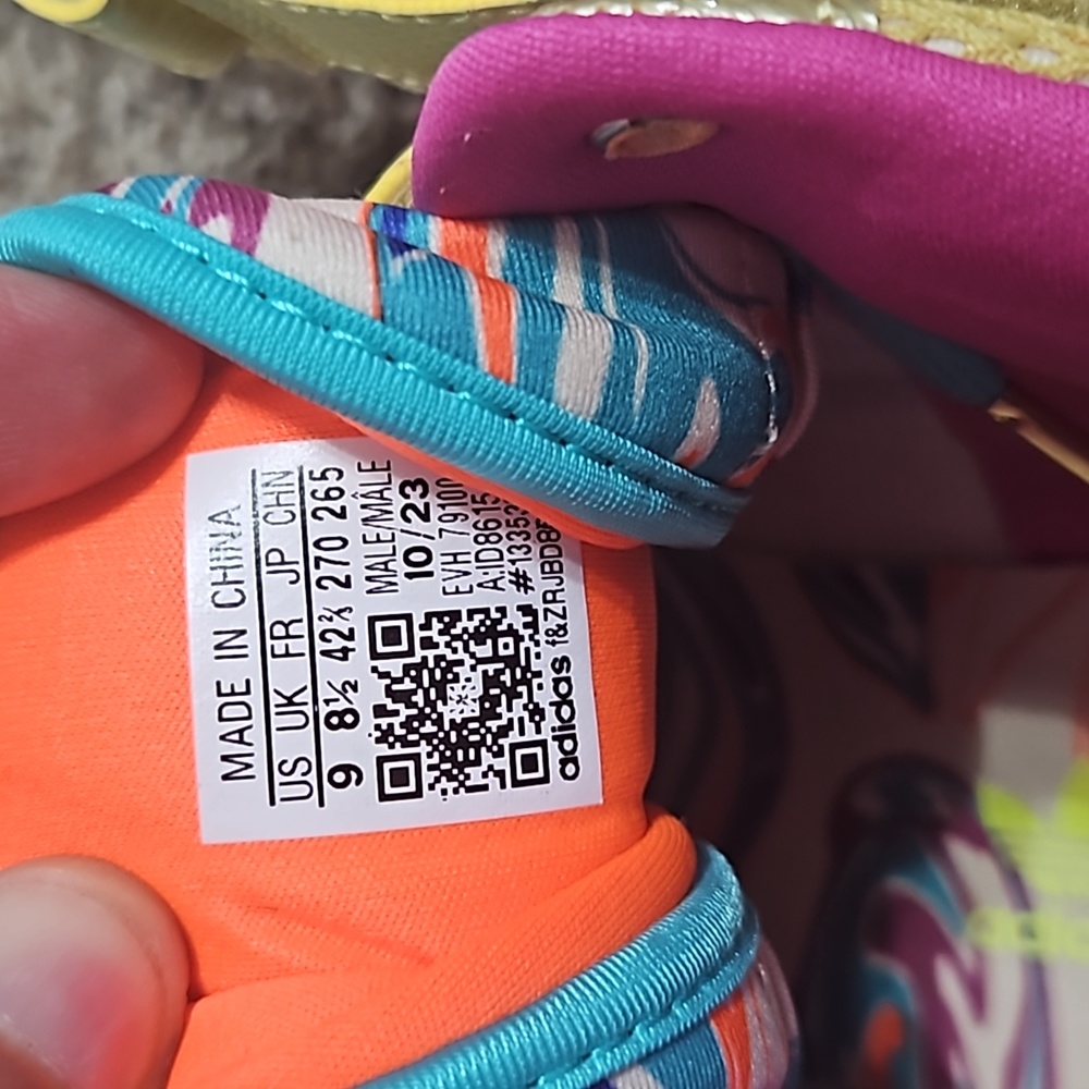 Shoes - Picture 6 of 8